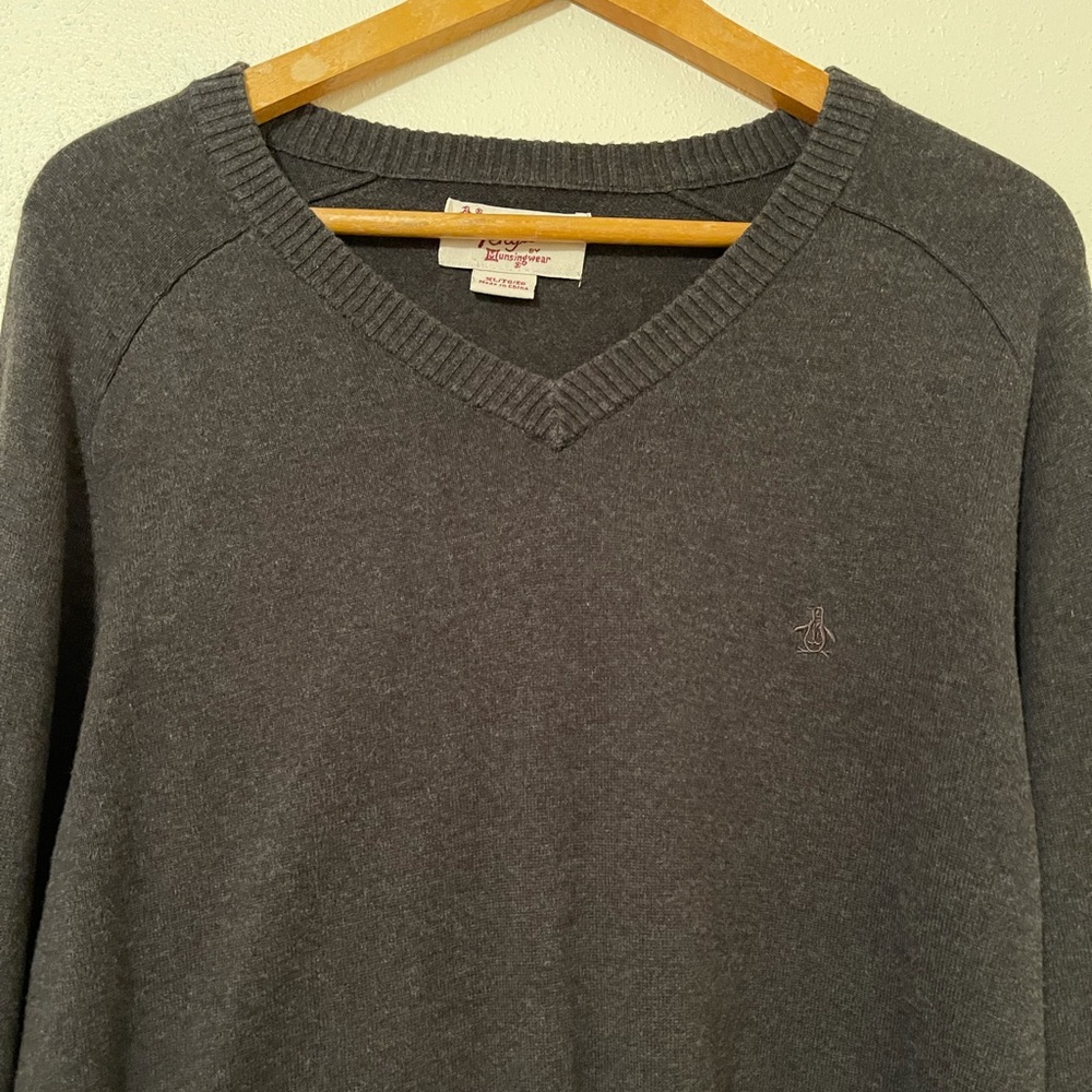 Penguin By Munsingwear 100% Cotton V-Neck Sweater Size XL Black Gray.